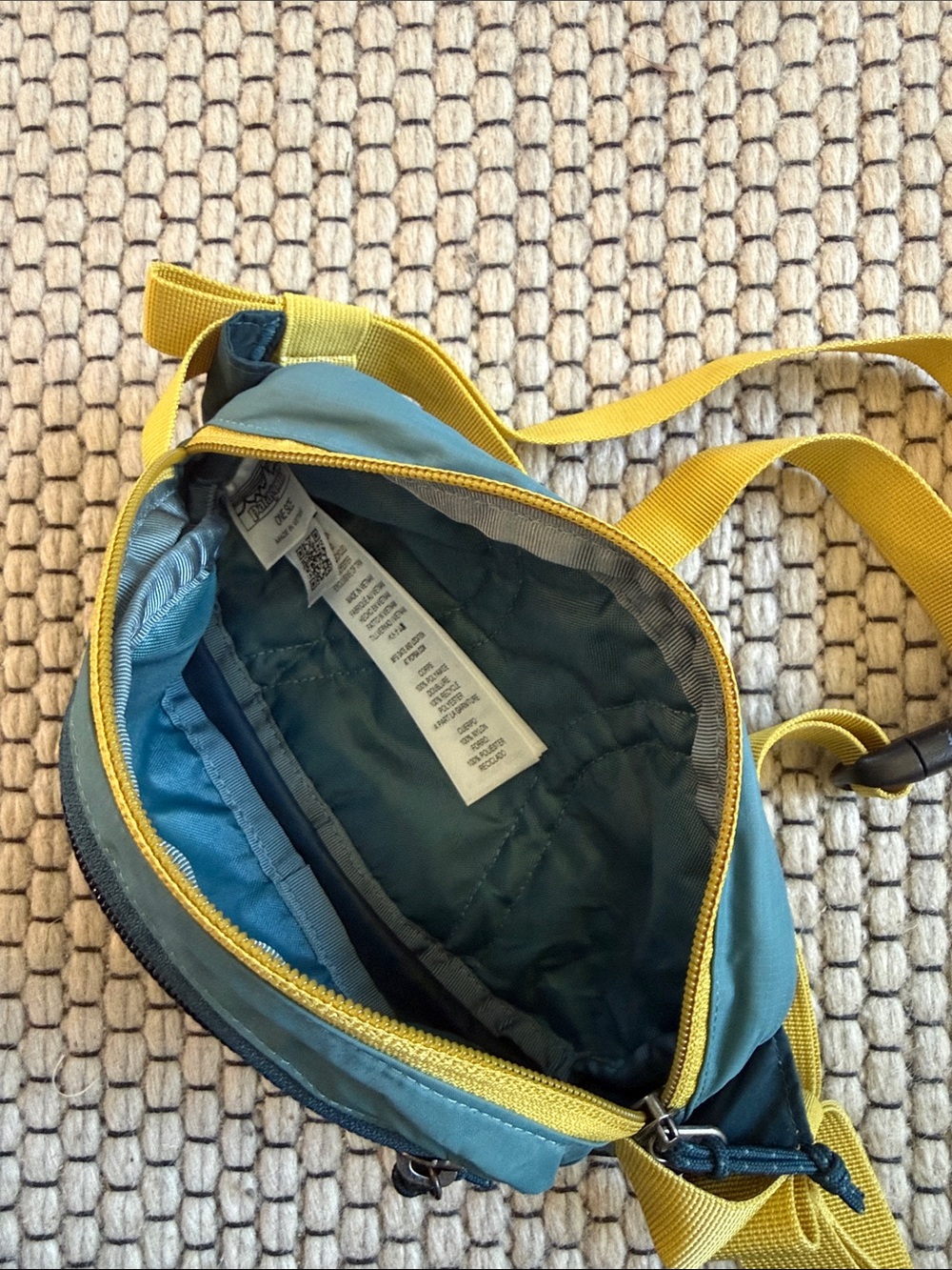 PATAGONIA Terravia Mini Hip Pack 1L Like New - Picture 5 of 6